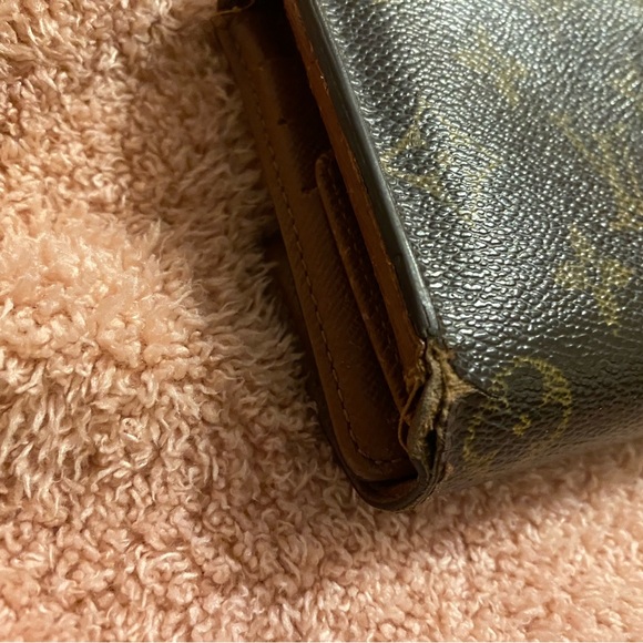 Louis Vuitton wallet!! - Picture 6 of 8